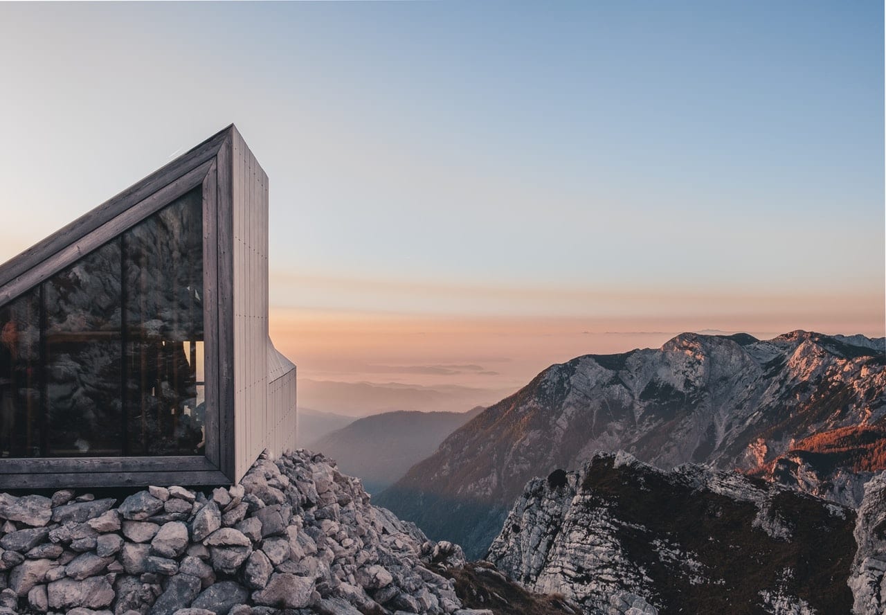 Lomond Frontier Panoramic Lift and Slide Doors in a mountain building