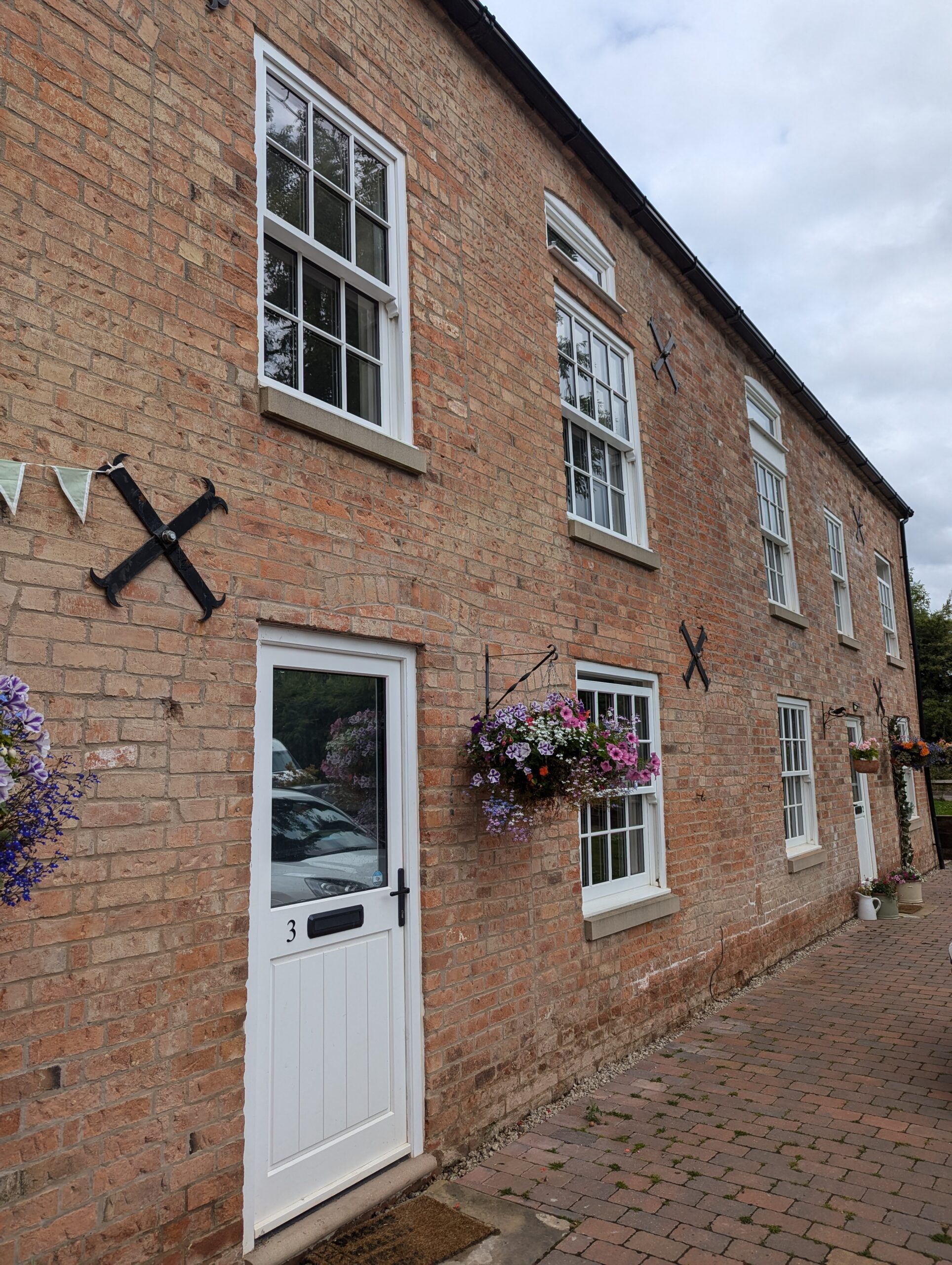 Character red brick cottage with georgian sash windows and a character door. Desplite being flooded, the windows and doors look good as new.